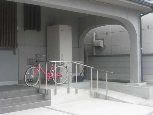 完成 2→3台駐車 自転車・歩行者用スロープ&手摺 完成 2→3台駐車 自転車・歩行者用スロープ&手摺